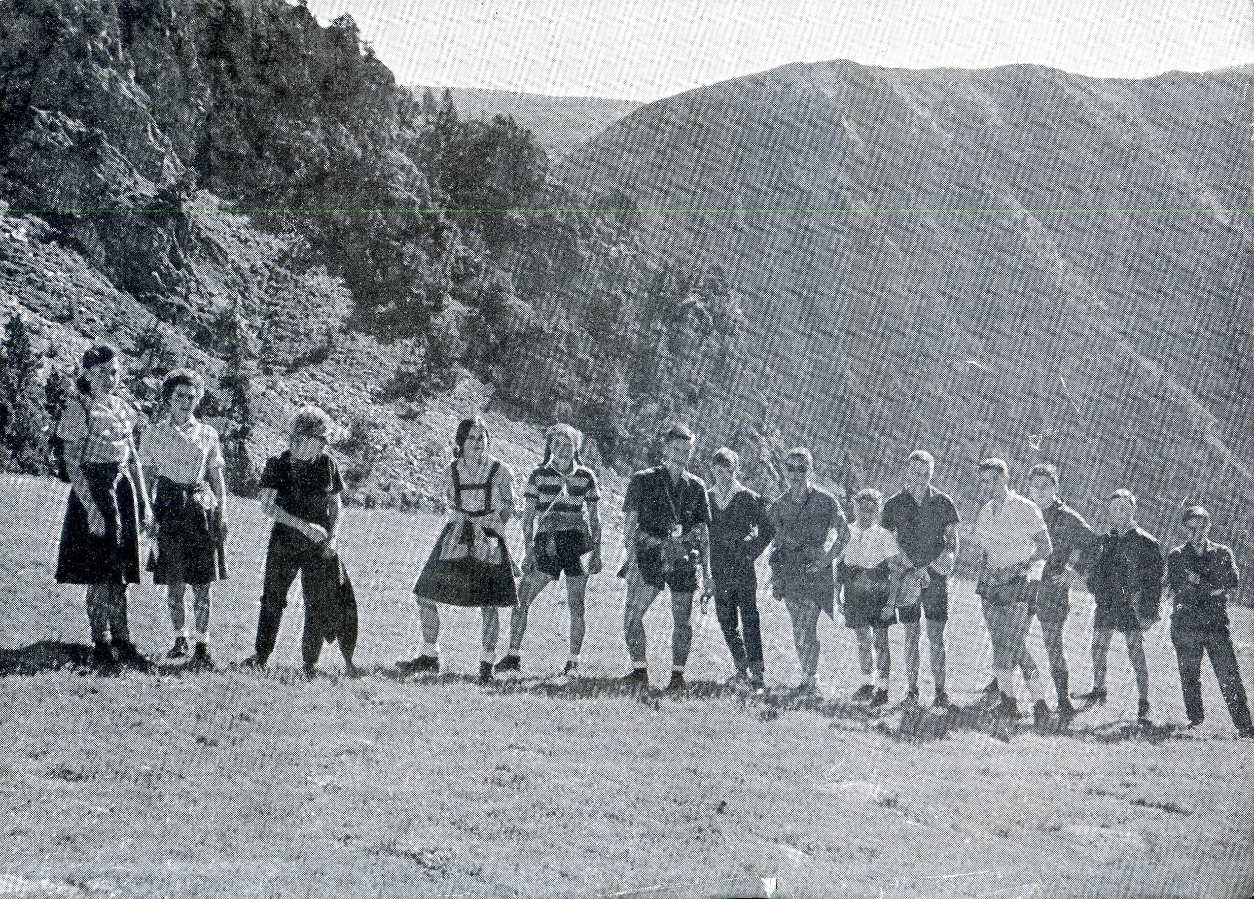 Curs pràctic d'iniciació a muntanya per a nois i noies : 1960 - 1961 - Portada